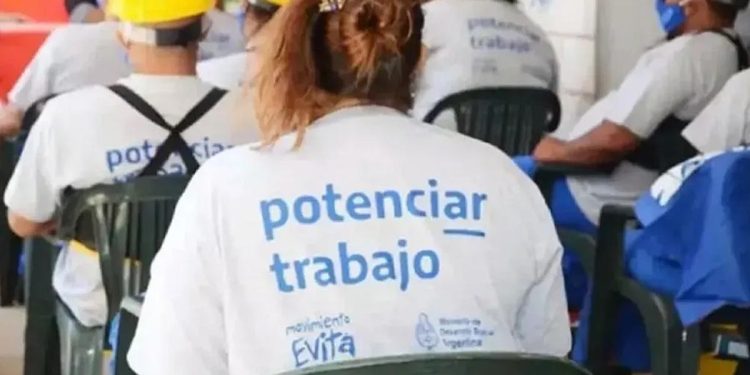 Milei eliminó el Potenciar Trabajo y lo reemplazará por otros dos programas