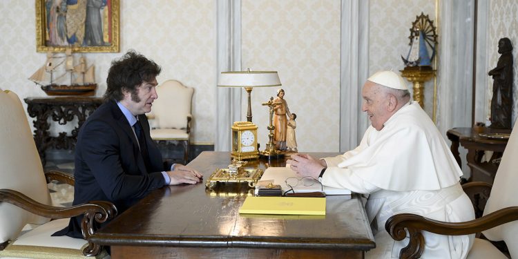 Milei se reunió una hora con el Papa y afirmó que existe “un vínculo positivo”