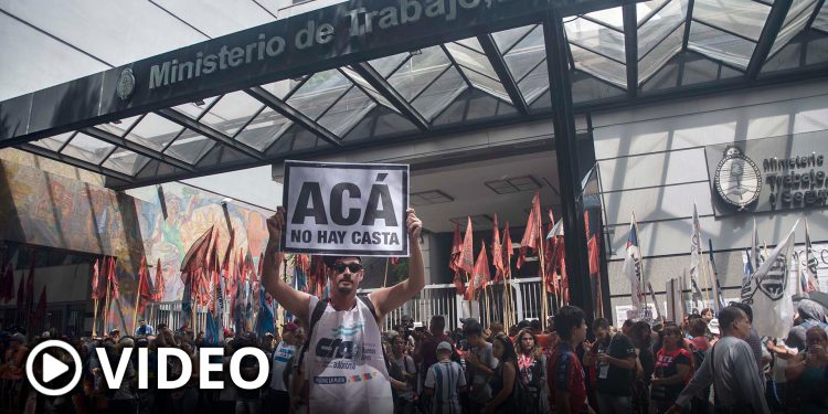 Organizaciones sociales protestaron frente a la sede de la Secretaría de Trabajo de Nación