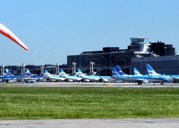 Paro del personal aeronáutico: 35.000 pasajeros afectados y cientos de vuelos cancelados