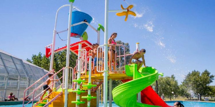 Parques acuáticos para disfrutar en familia en la despedida del verano