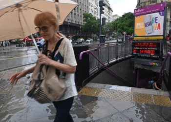 Por la lluvia, se suspendieron las líneas de subte, se derrumbó una obra en caballito y se inundaron varias escuelas