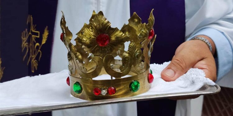Recuperaron la corona de la Rosa Mística robada de una iglesia en La Plata