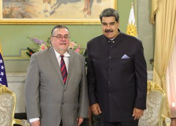 Renunció el embajador en Venezuela y crece la tensión diplomática