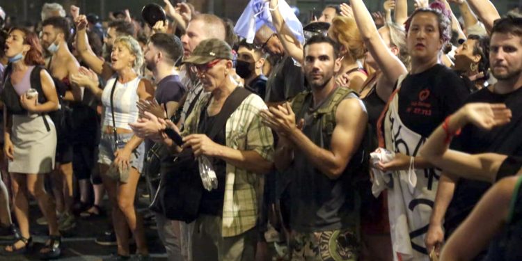 Revocaron la medida que prohibía acercarse al Congreso a uno de los detenidos por protestar en contra de la Ley Ómnibus