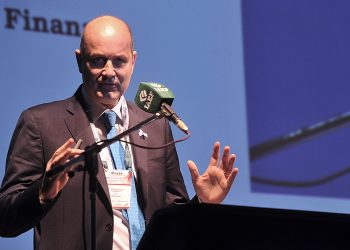 Sturzenegger: el objetivo del DNU es aumentar la competitividad en la economía