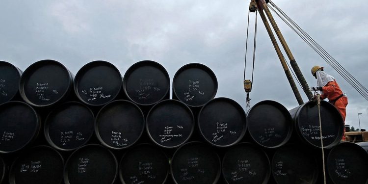 Subió el petróleo por la tensión en Medio Oriente y la escasez de suministros