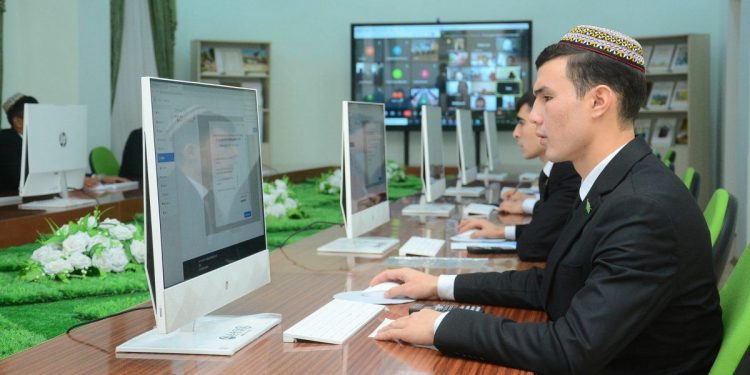 Turkmenistán, el país más hermético del mundo: no existen Facebook, Instagram y YouTube