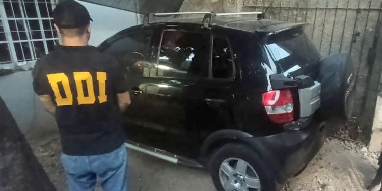 Un auto robado, su calva y un tatuaje: las claves para detener a un excomisario retirado