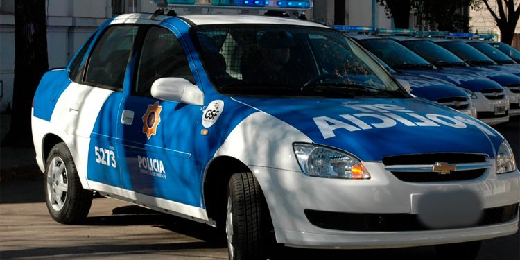 Un hombre fue acribillado a balazos en Rosario, frente a su esposa e hijo