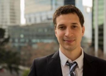 Yamil Santoro presentó proyecto para que hospitales porteños “prioricen” a residentes