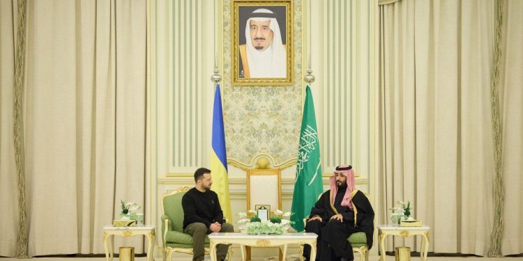 Zelenski viajó a Arabia Saudita para hablar sobre plan de paz y canje de prisioneros