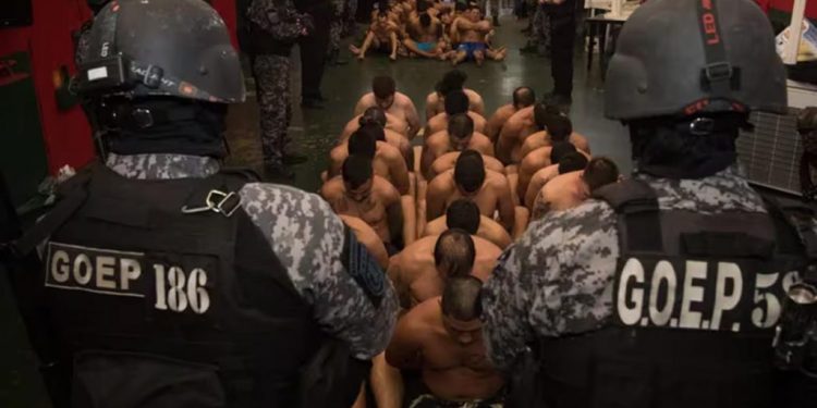 «Cada vez la van a pasar peor»: desafiante mensaje del gobierno de Santa Fe a presos, con foto incluida