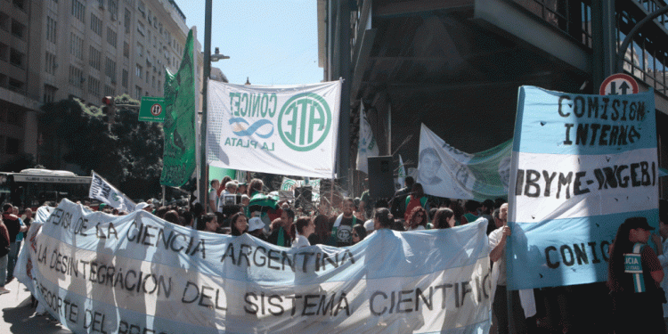 Científicos del Conicet marcharon a Jefatura de Gabinete y se enteraron de casi 100 despidos nuevos
