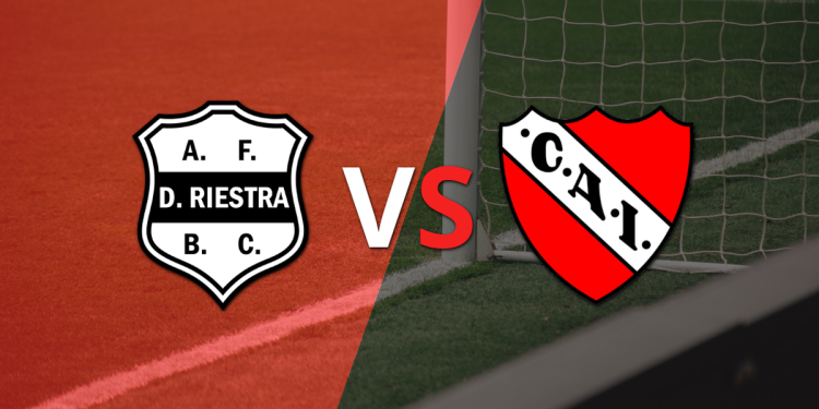 Comienza el partido entre Dep. Riestra e Independiente en el estadio Guillermo Laza