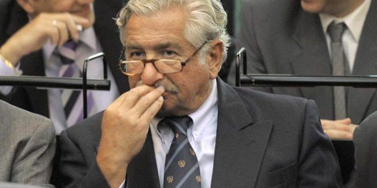 Condenaron al represor Adolfo Donda por haber participado de la apropiación de su sobrina, Victoria Donda
