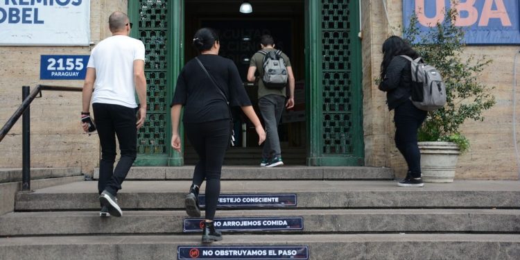 Docentes universitarios anunciaron un paro nacional para el 14 de marzo por el ajuste de Javier Milei