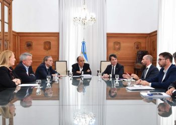 Esperando el milagro: el Gobierno recibió a Pichetto, Monzó, Stolbizer para salvar el DNU en Diputados