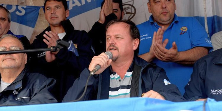 Exclusivo: Javier Milei se acerca a rival de Hugo Moyano que busca debilitarlo en el interior