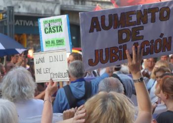 Gobierno ajustará jubilaciones por DNU en abril: a la inflación le sumarán bono de más del 10%