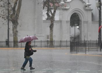 Inundaciones, granizo y cortes de luz: sigue la alerta para la Ciudad y diez provincias