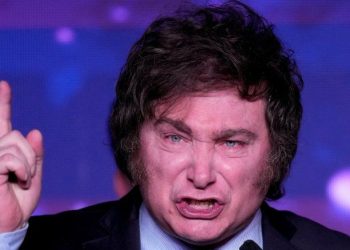 Javier Milei contra Axel Kicillof por la suba de impuestos: “Una violación del derecho de propiedad”