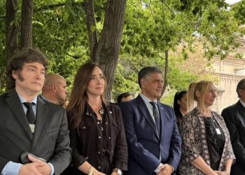 Javier Milei se mostró con Victoria Villarruel en el acto por el aniversario del atentado a la Embajada de Israel