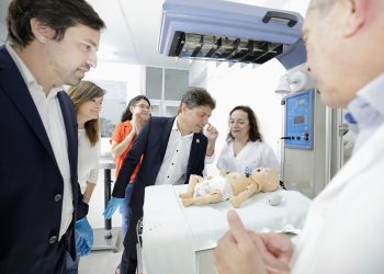Kicillof lanzó web para sacar turnos en los hospitales públicos y volvió a polarizar con Milei por el rol del Estado