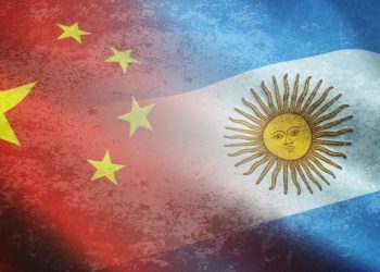 La embajada de China desmintió a Manuel Adorni: qué hay detras de los supuestos camiones de ayuda contra el Covid-19