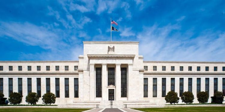 La Fed duda del control de la inflación y evalúa una sola bajada de tasas