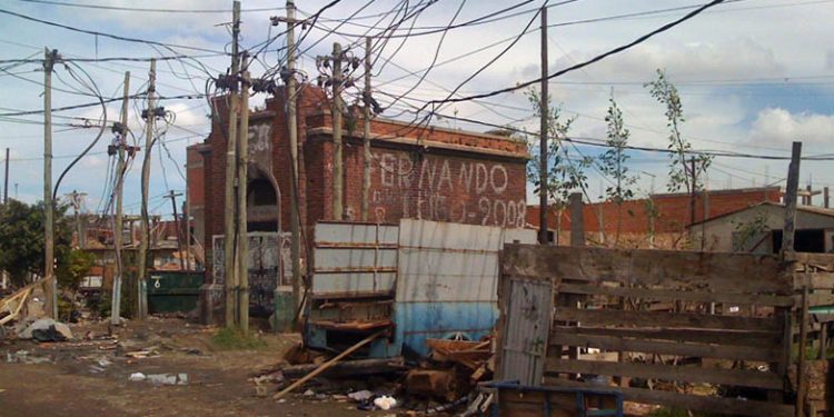 La Justicia porteña dictó una nueva orden judicial para resolver el riesgo eléctrico en la Villa 21-24