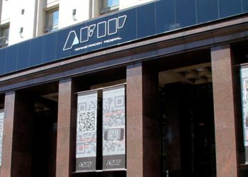 La recaudación tributaria de febrero subió 240,9% para superar 7,2 billones de pesos