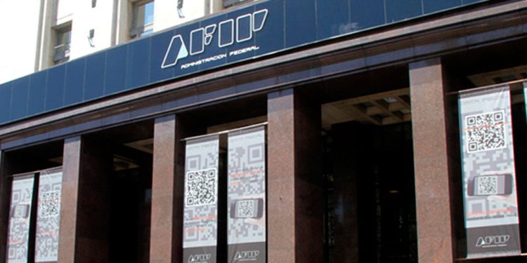 La recaudación tributaria de febrero subió 240,9% para superar 7,2 billones de pesos