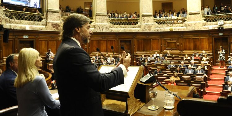 Lacalle Pou defendió la reforma de la seguridad social y lanzó una crítica velada al plebiscito