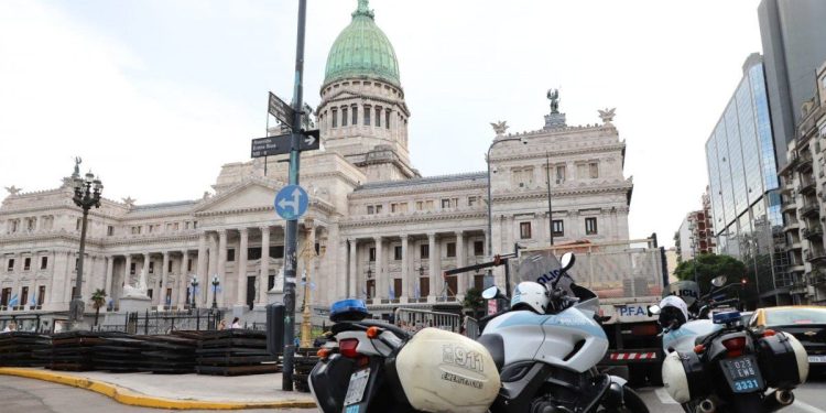 Megaoperativo de seguridad en el Congreso: 5.000 efectivos, kilómetros de vallas y equipo de combate antidrone