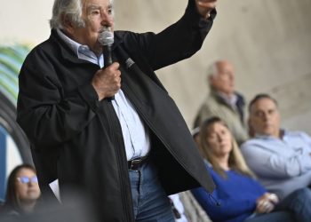 Mujica cuestionó el régimen de Venezuela y le retrucaron: “Métase sus opiniones por dónde les quepan”