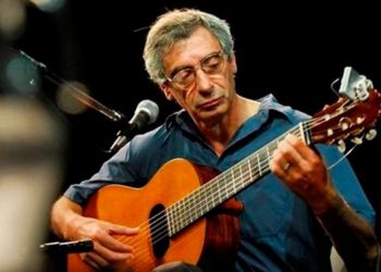 Música por la Necesidad y Urgencia en el acampe en Télam