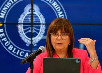 Nuevo protocolo de Patricia Bullrich para la Policía: podrán disparar sin identificarse