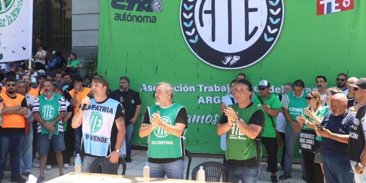 Ola de despidos en el Estado: ATE anticipa una medida de fuerza nacional