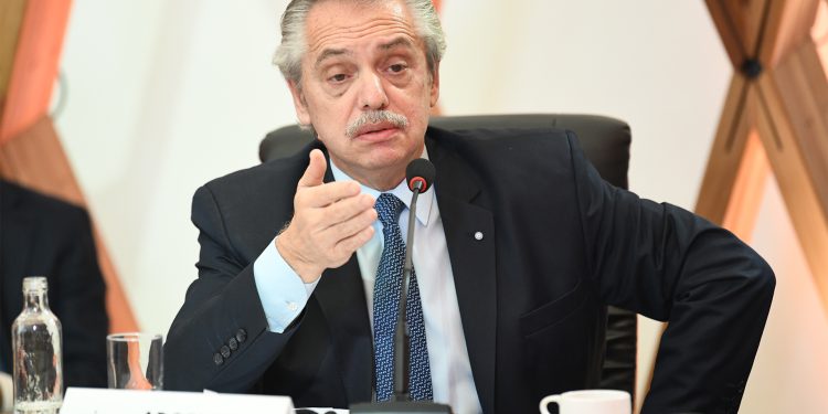 Ordenaron obtener registros migratorios de Alberto Fernández y otros imputados