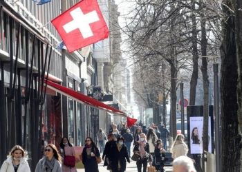 Referéndum en Suiza aprobó pagar un “aguinaldo” a jubilados y frenó aumento de la edad de retiro