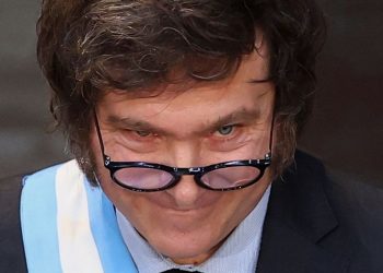 The Economist analizó los 100 días del Gobierno: calificó a Javier Milei de “outsider irascible” y prevé que la economía caerá 4% este año