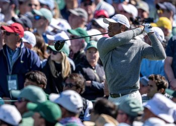 Augusta: lideran los locales en un día difícil pero histórico para Tiger Woods