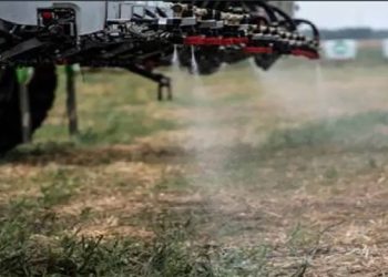 Caputto anunció que bajarán aranceles para herbicidas