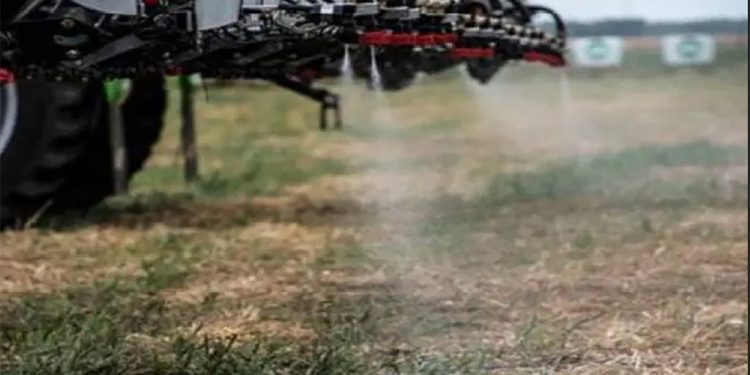 Caputto anunció que bajarán aranceles para herbicidas