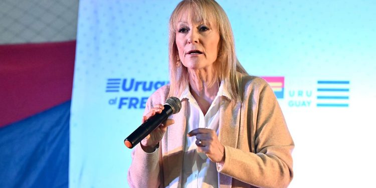 Carolina Cosse no sabe si votará el eventual plebiscito del PIT-CNT, a pesar de que firmó a favor