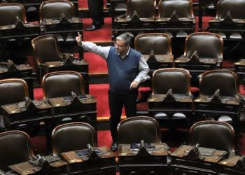 Diputados de Unión por la Patria pidieron una sesión especial para derogar el mega DNU
