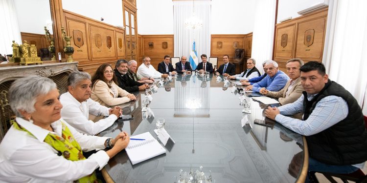 El gobierno no cede y le reafirmó a la CGT que pisará las paritarias que logren estar por encima de la inflación