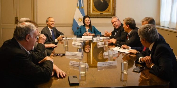 El Gobierno recibió a las universidades tras la masiva marcha, pero no hubo acuerdo y sigue el conflicto