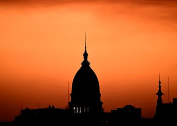 Fin de la polémica por las tabacaleras en la Ley Bases con la aprobación de la suba de impuestos al sector